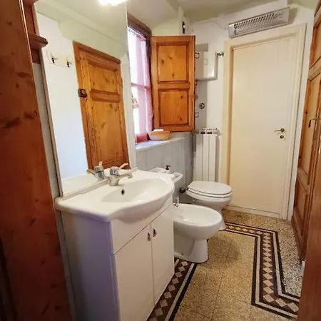 Just Outside The Wall: Free A/c, Bikes And Wifi Apartment *